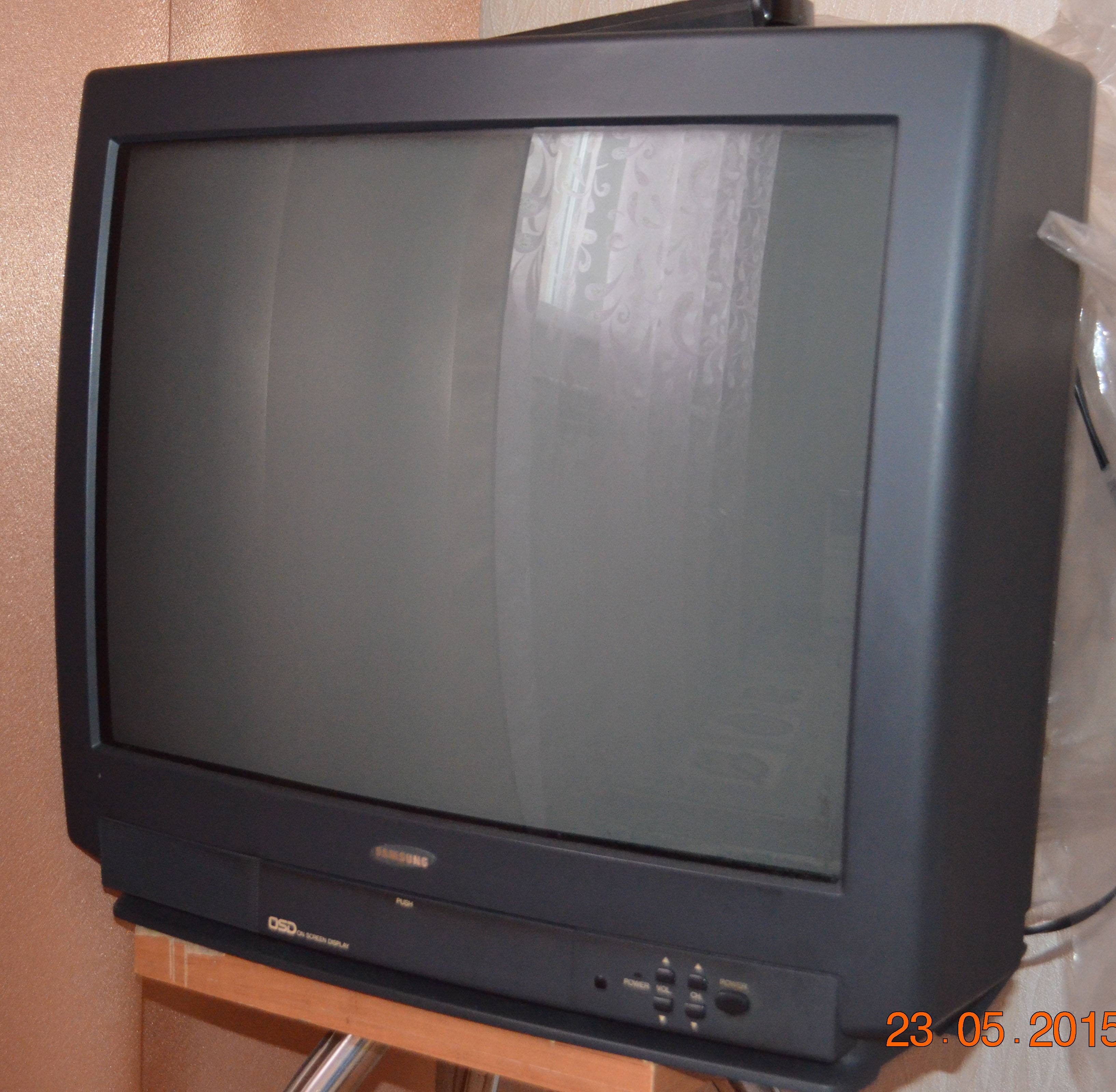 Куплю телевизор сыктывкар. Ламповый телевизор самсунг 2009 года. Телевизор самсунг 2007. Телевизор самсунг 2007 года модели. Телевизор Samsung 2004.