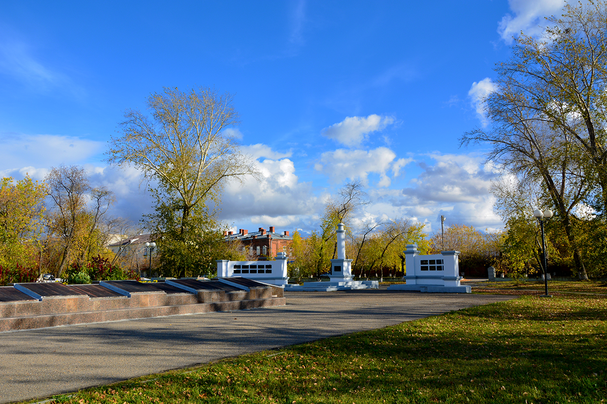 Каталоги шадринска. Площадь здобного Шадринск. Природа в городе Шадринске. Шадринск памятники аллея. Шадринск администрация площадь.